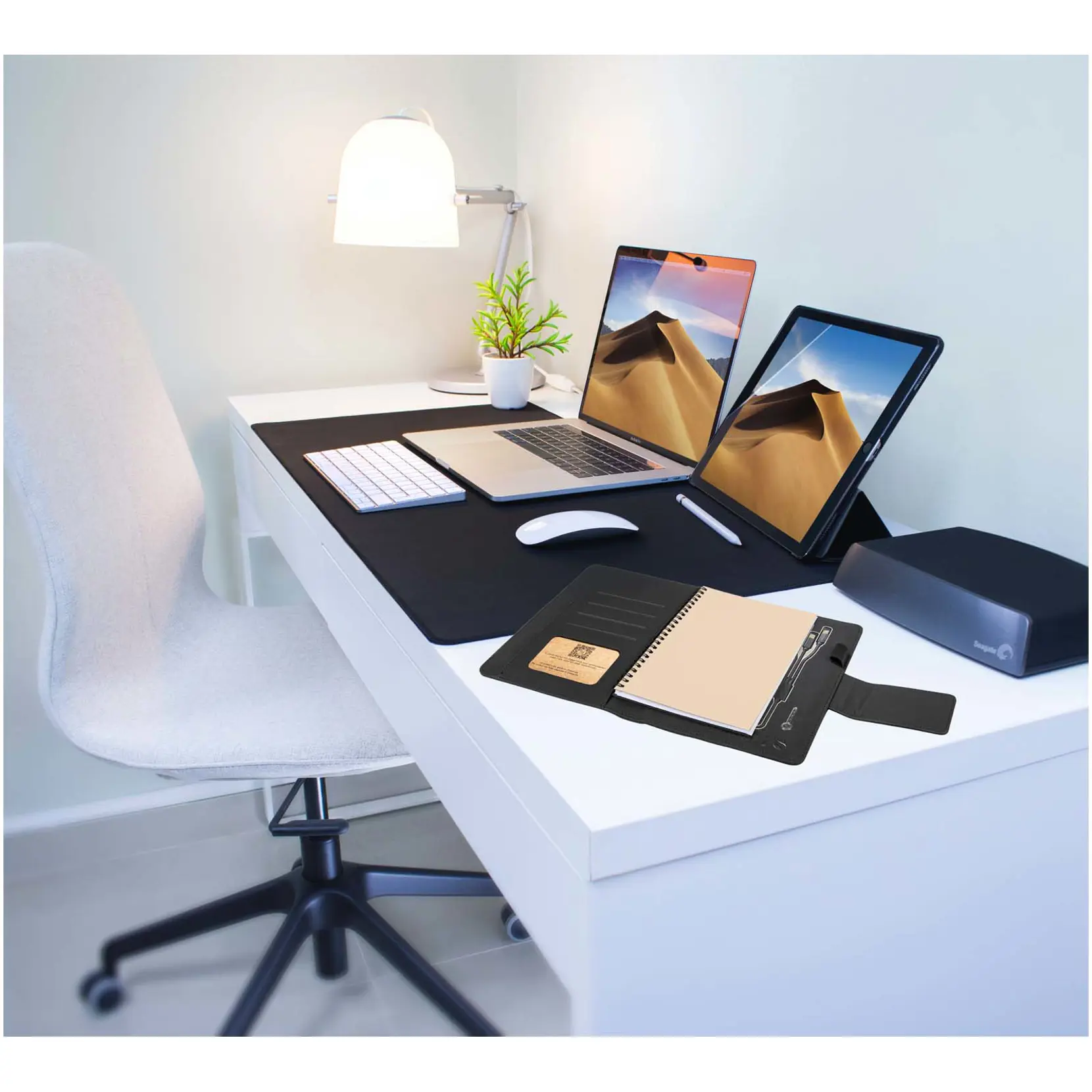 Bild på SCX.design O16 light-up A5-anteckningsbok med powerbank