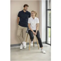 Bild på Emerald kortärmad unisex Aware™-återvunnen piké