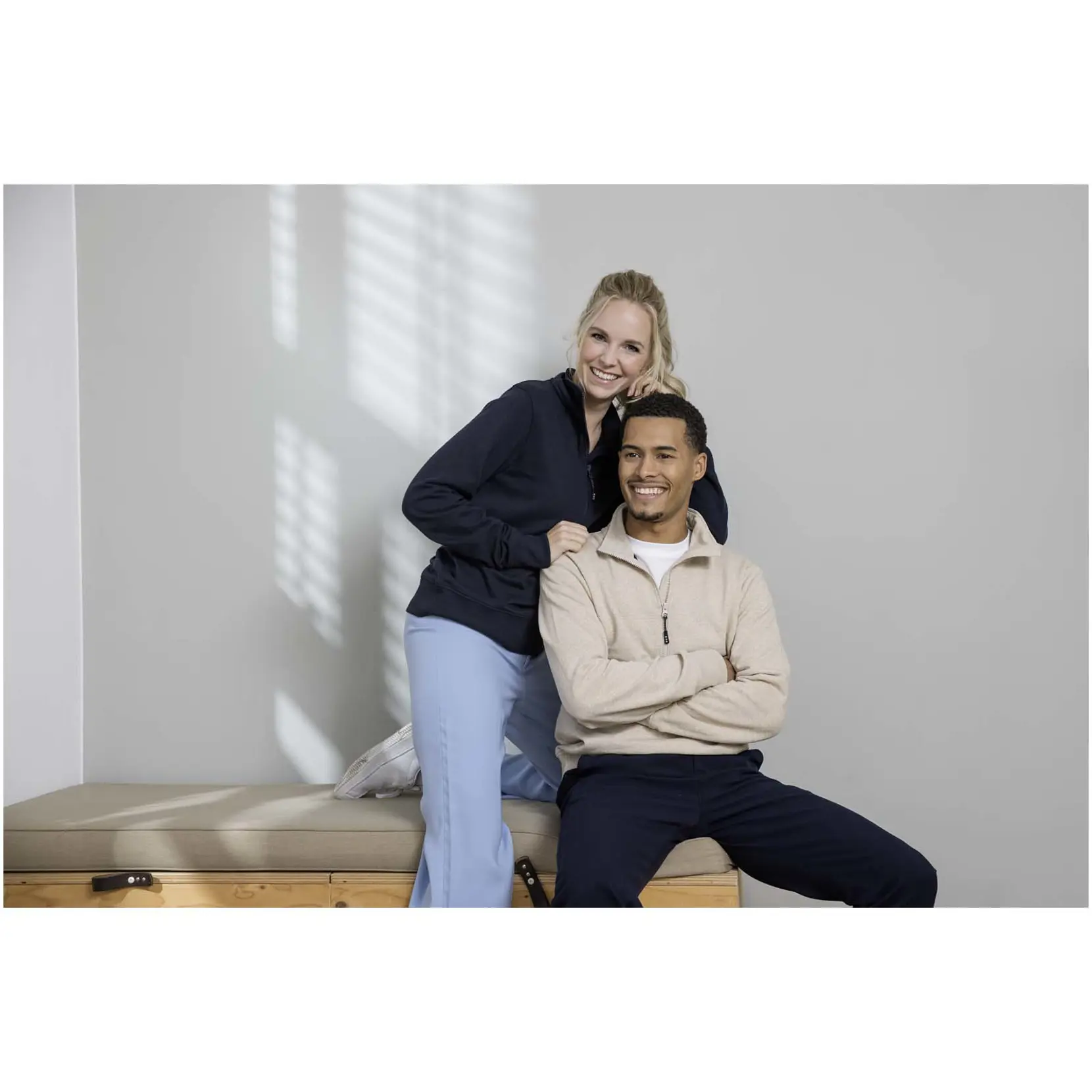 Bild på Tin unisex Aware™ tröja med kvartsdragkedja av återvunnet material