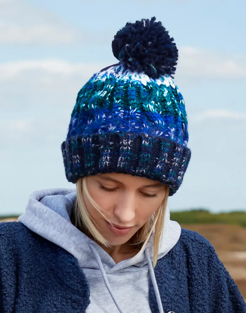 Bild på Corkscrew Pom Pom Beanie
