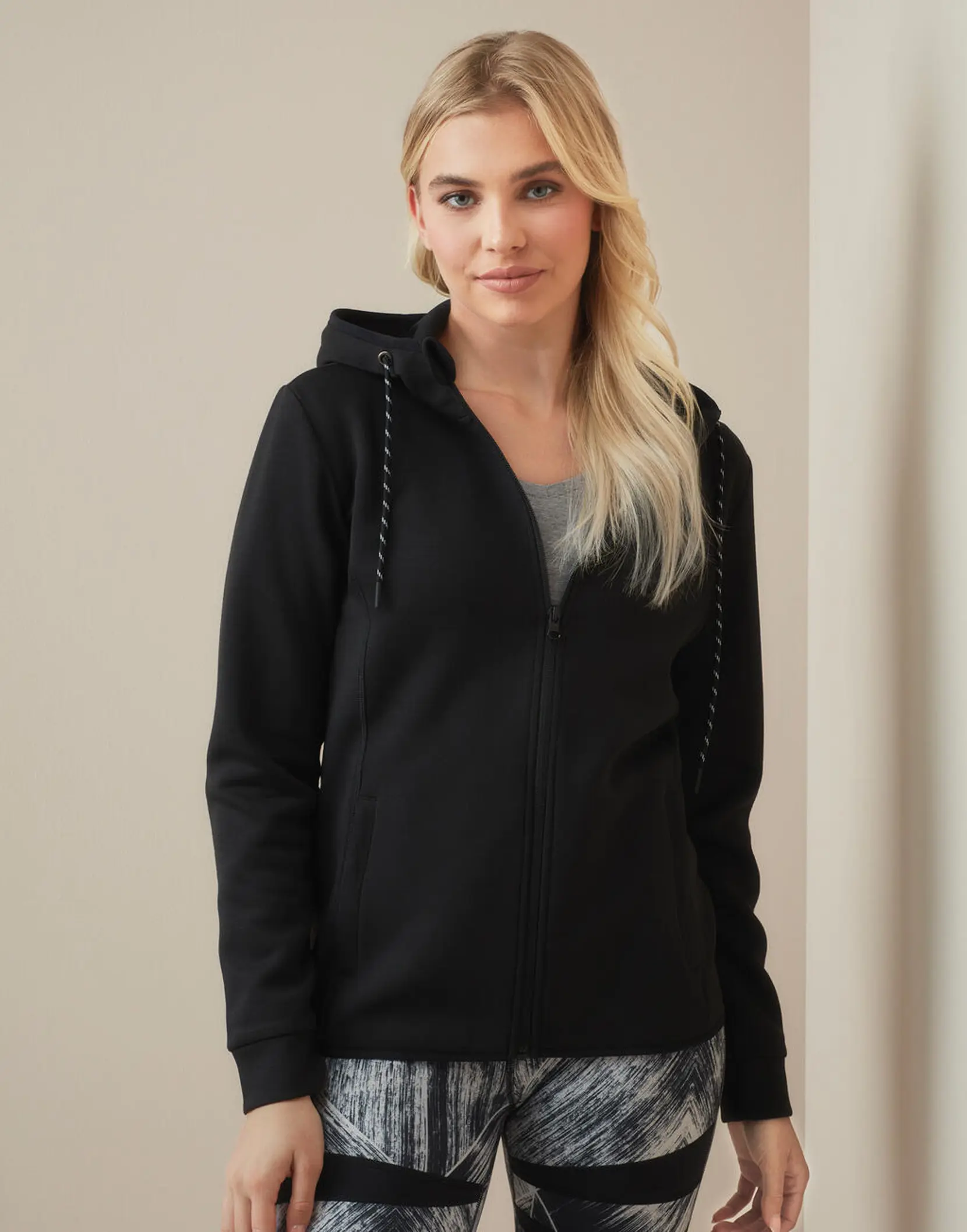 Bild på Recycled Scuba Jacket Women