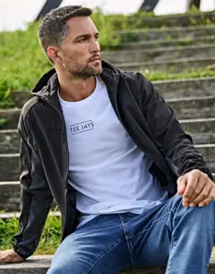 Bild på Hooded Lightweight Performance Softshell