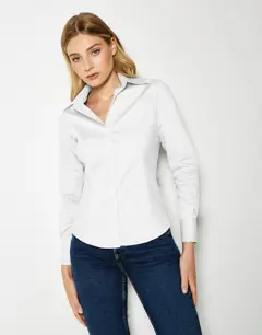 Bild på Women's Tailored Fit Premium Oxford Shirt