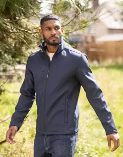 Bild på Honestly Made Recycled Softshell Jacket