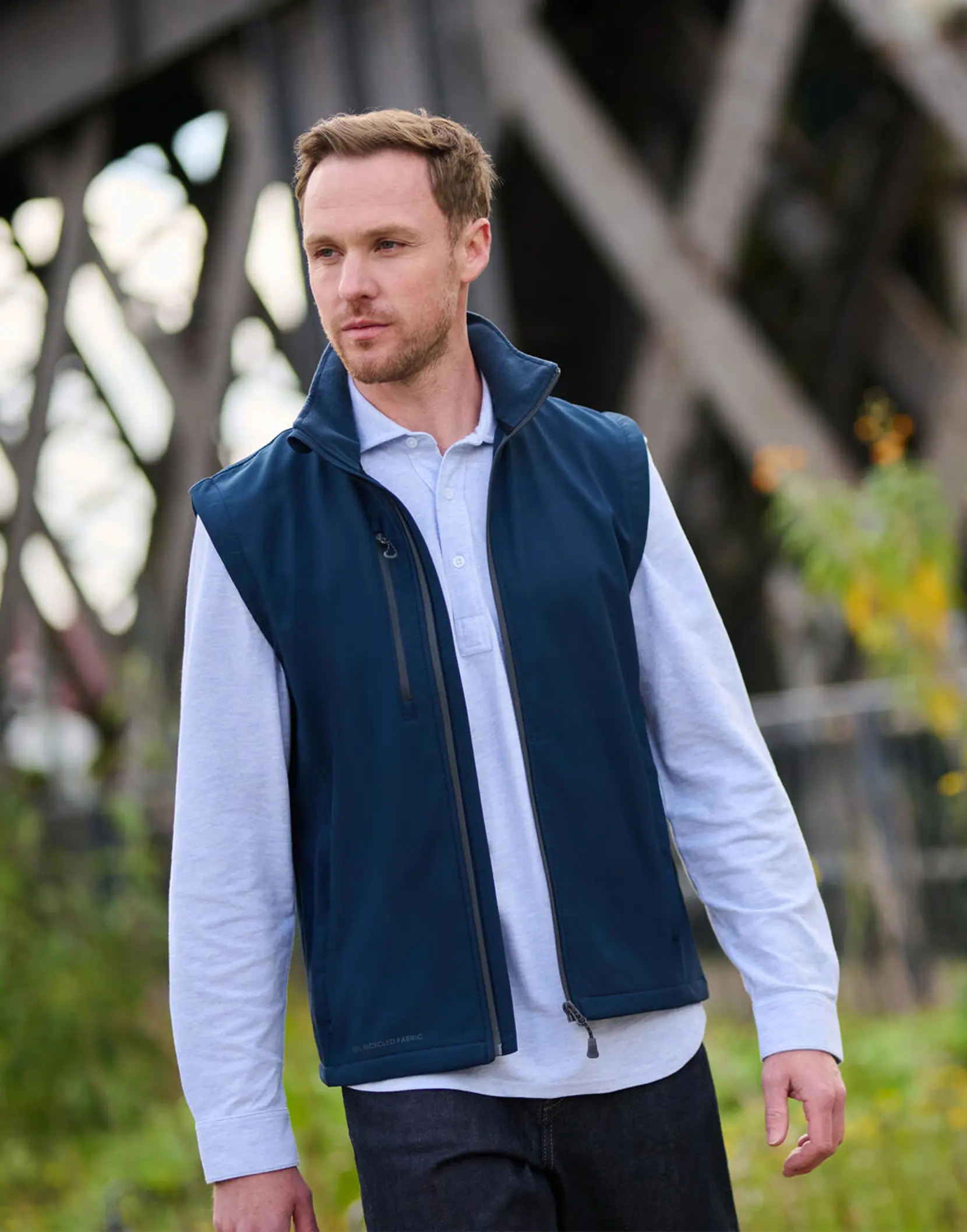 Bild på Honestly Made Recycled Softshell Bodywarmer