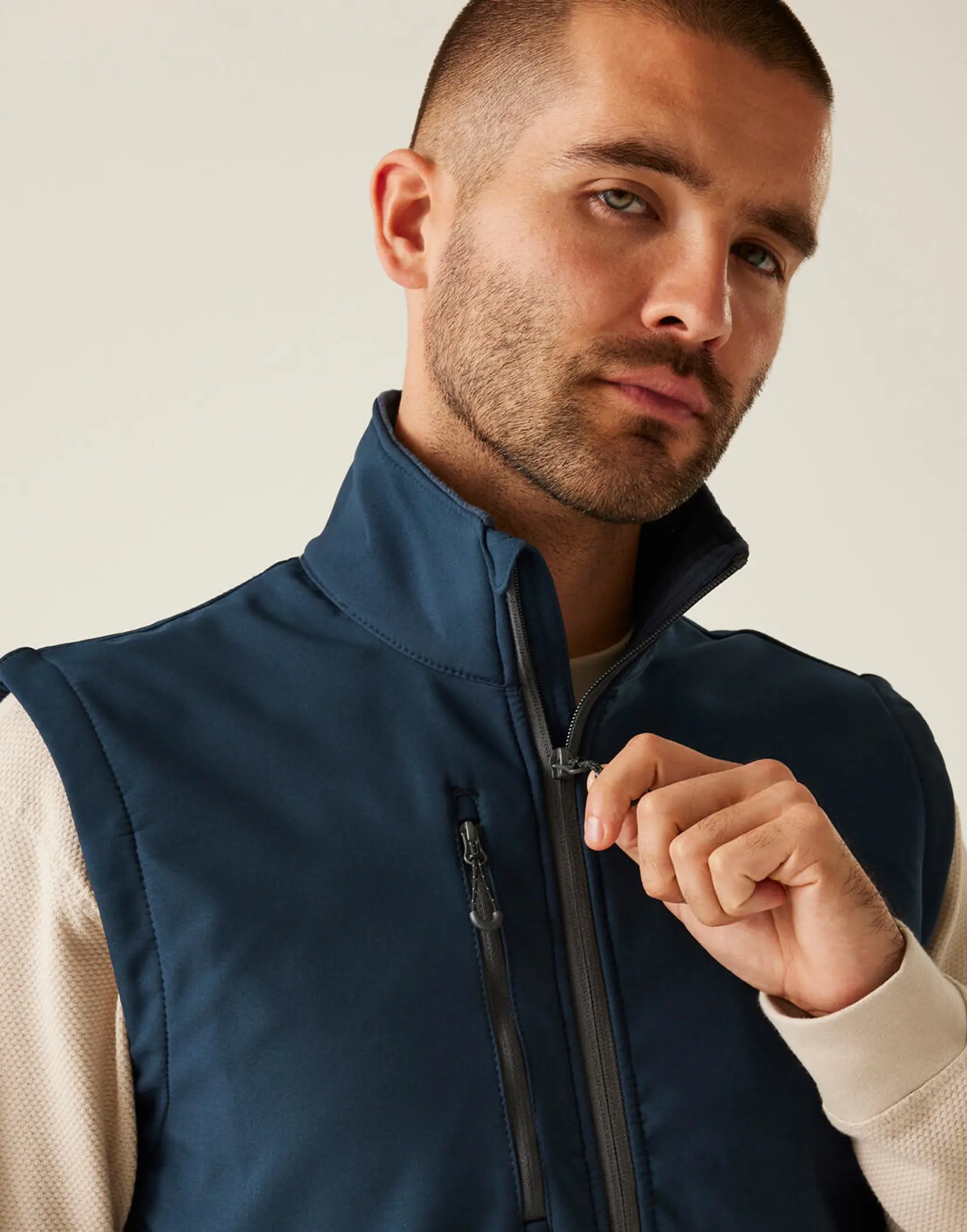 Bild på Honestly Made Recycled Softshell Bodywarmer