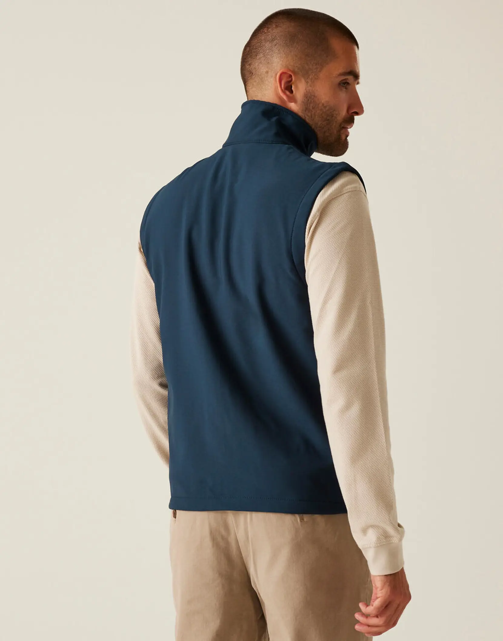 Bild på Honestly Made Recycled Softshell Bodywarmer