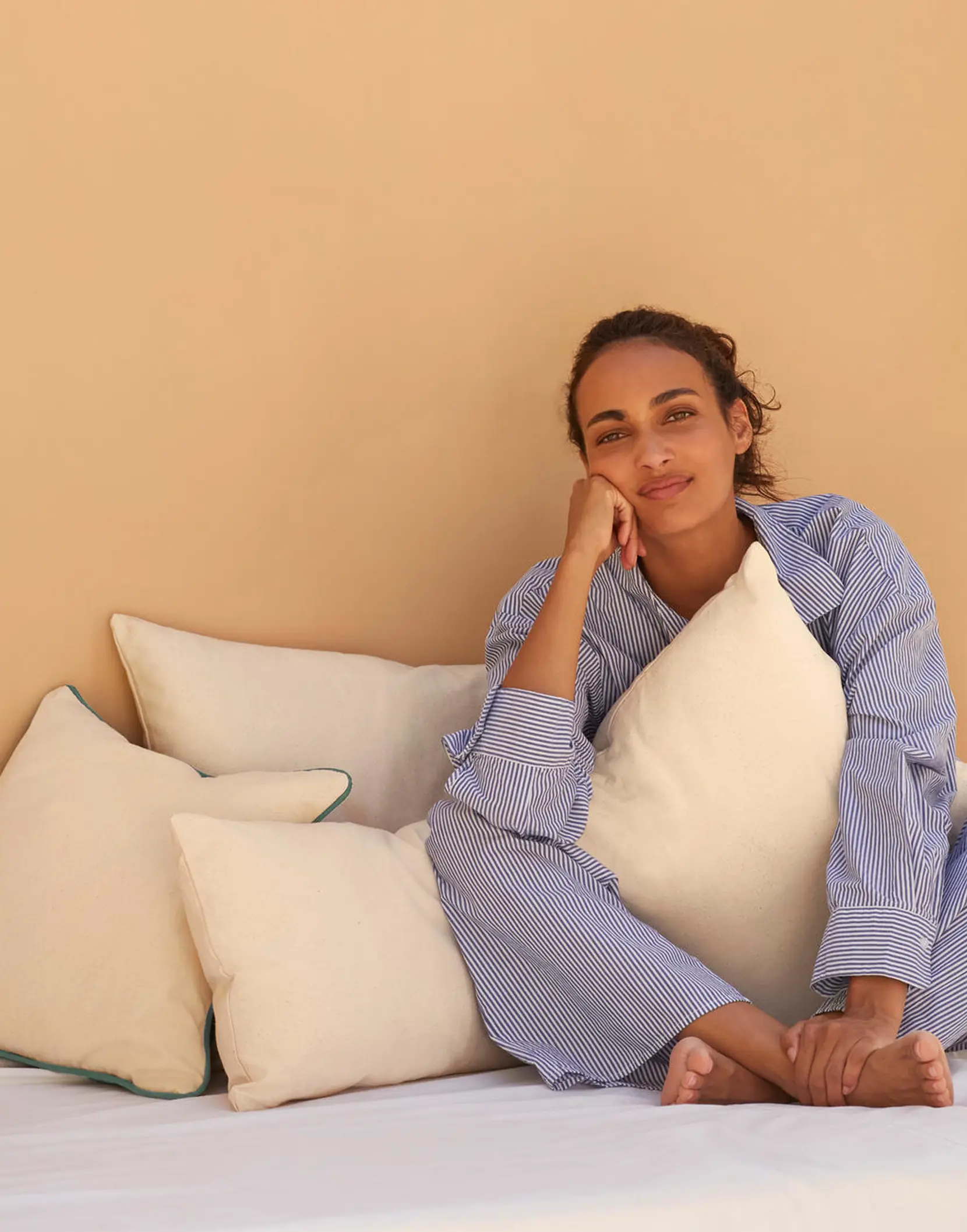 Bild på Fairtrade Cotton Piped Cushion Cover