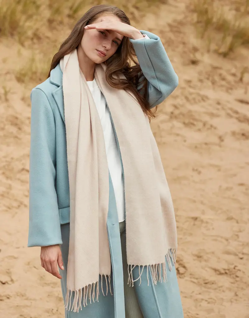 Bild på Classic Woven Scarf