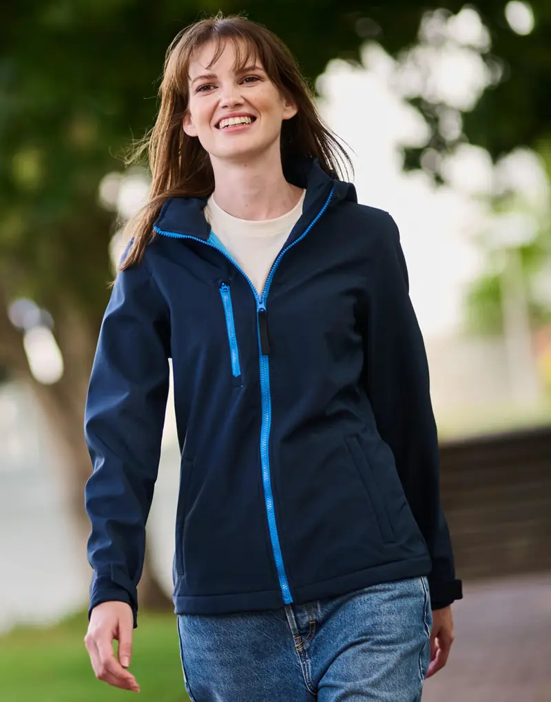 Bild på Women's Venturer 3-Layer Hooded Softshell Jacket