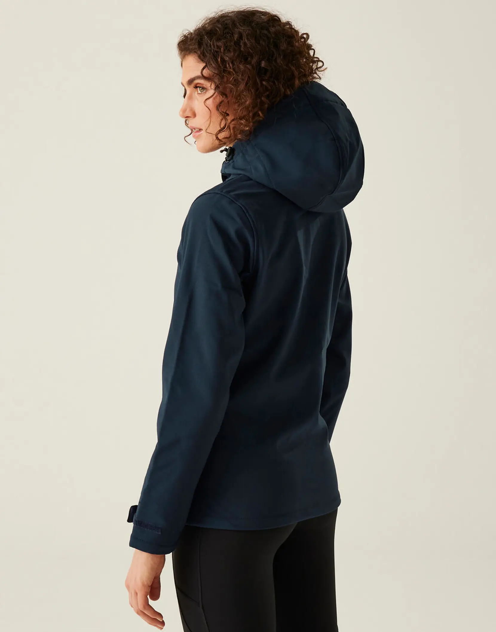 Bild på Women's Venturer 3-Layer Hooded Softshell Jacket