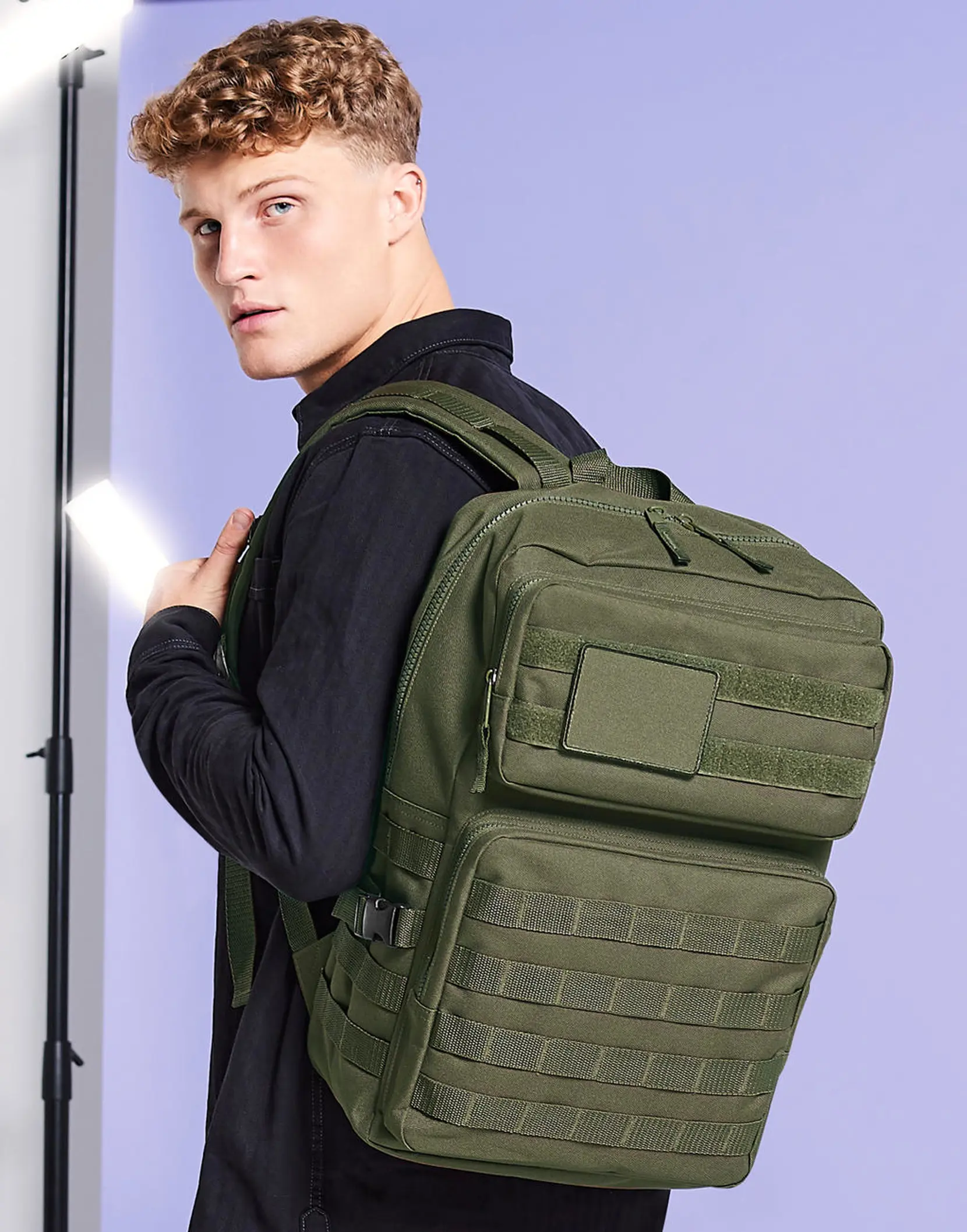 Bild på Zippered main compartment and front pocket