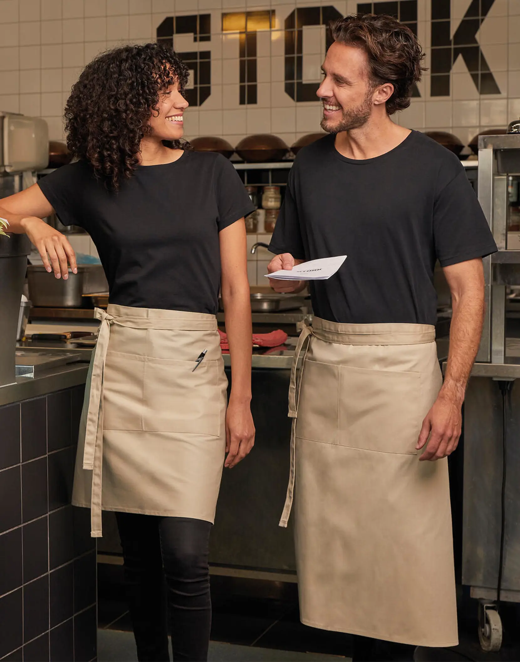Bild på ROME - Medium Length Bistro Apron with Pocket