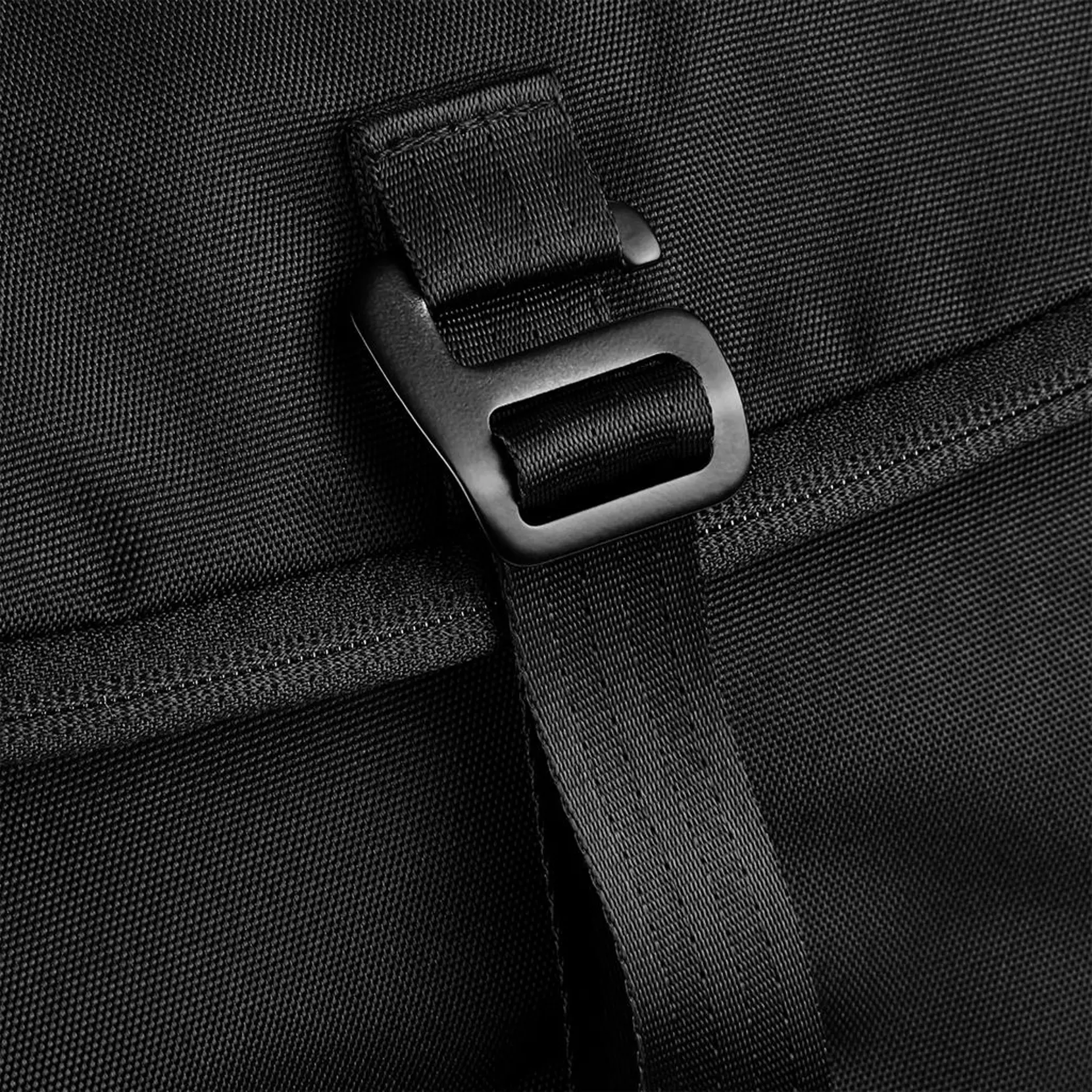 Bild på Pitch Black 12 Hour Daypack