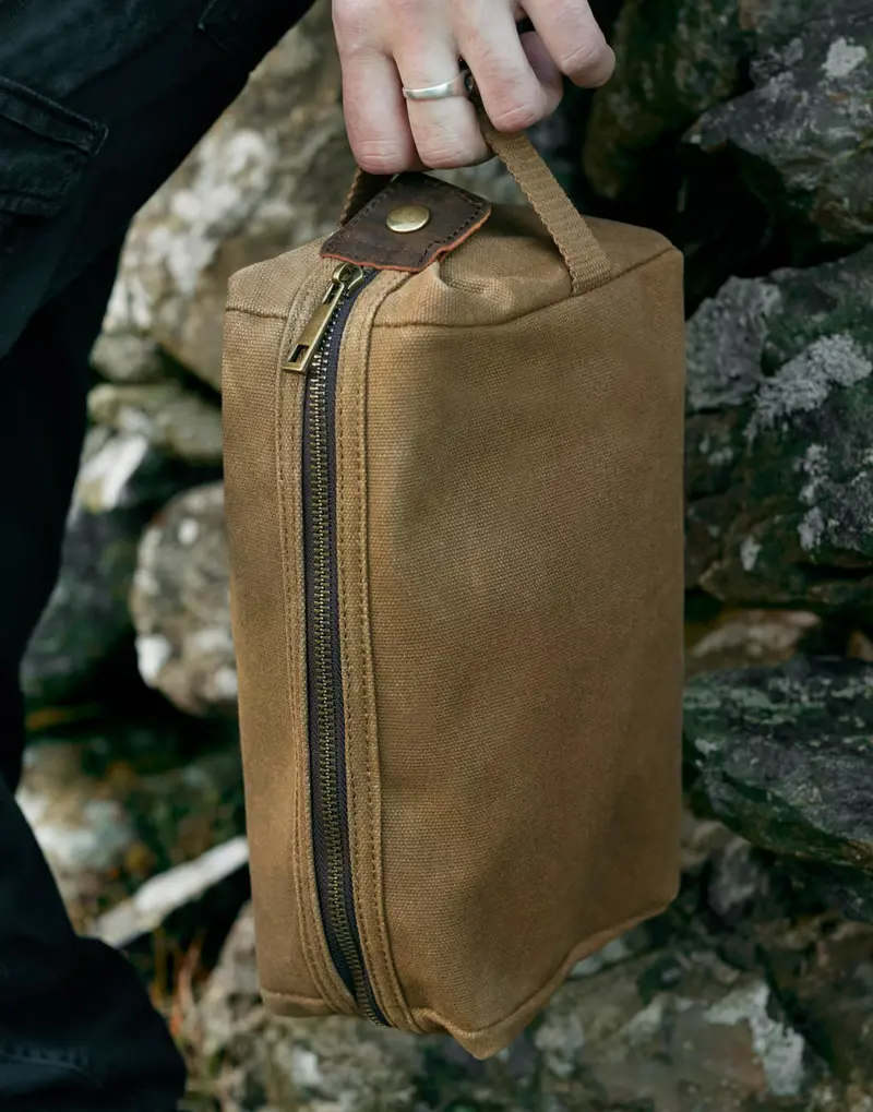 Bild på Heritage Waxed Canvas Wash Bag