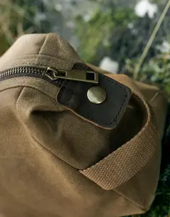 Bild på Heritage Waxed Canvas Wash Bag