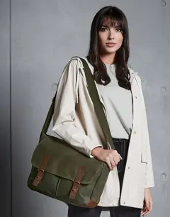 Bild på Heritage Waxed Canvas Messenger