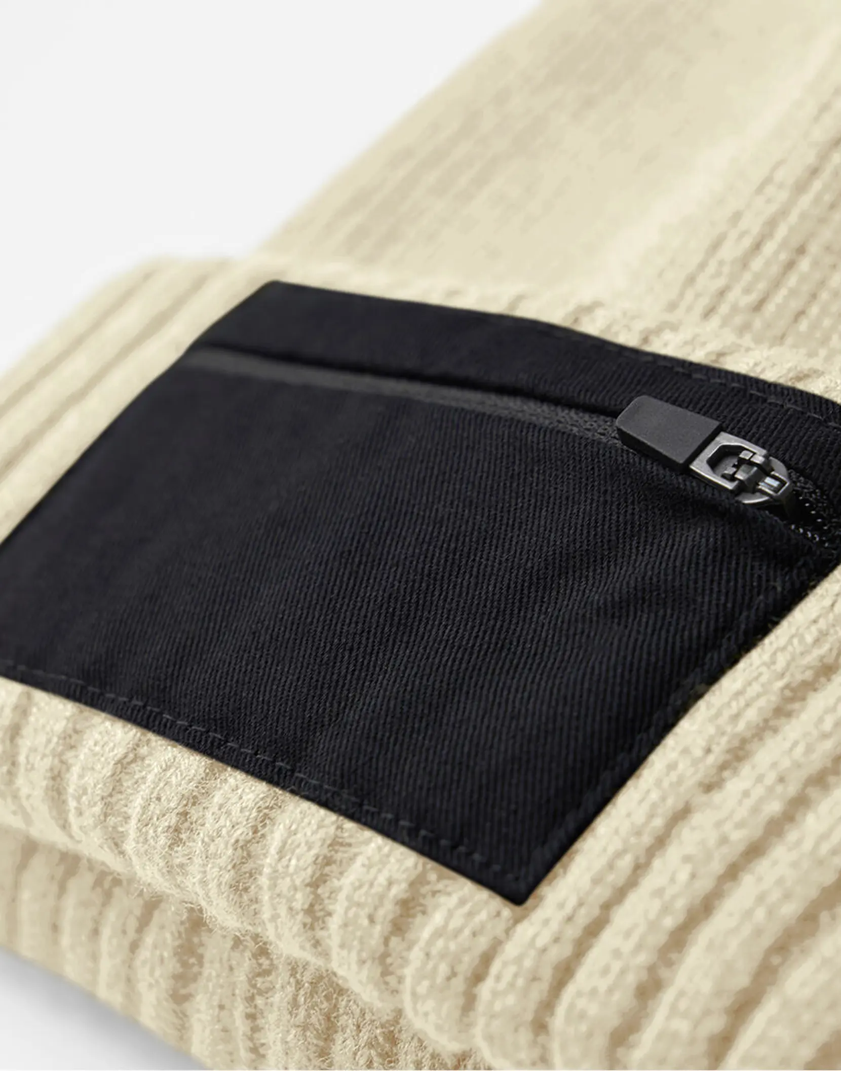 Bild på Zip Patch Beanie