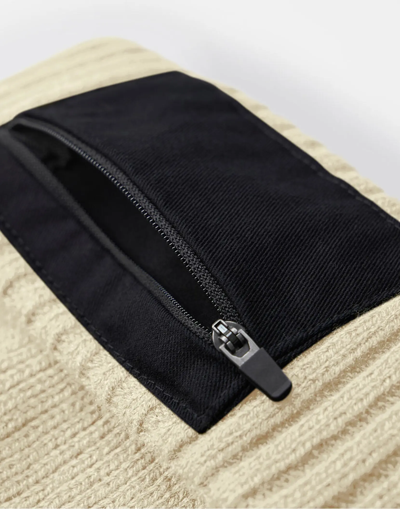Bild på Zip Patch Beanie