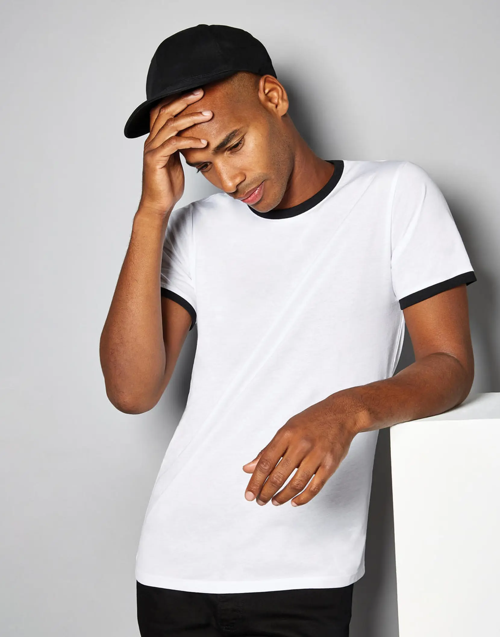 Bild på Fashion Fit Ringer Tee