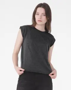 Bild på Women's Flowy Muscle Tee Rolled Cuff