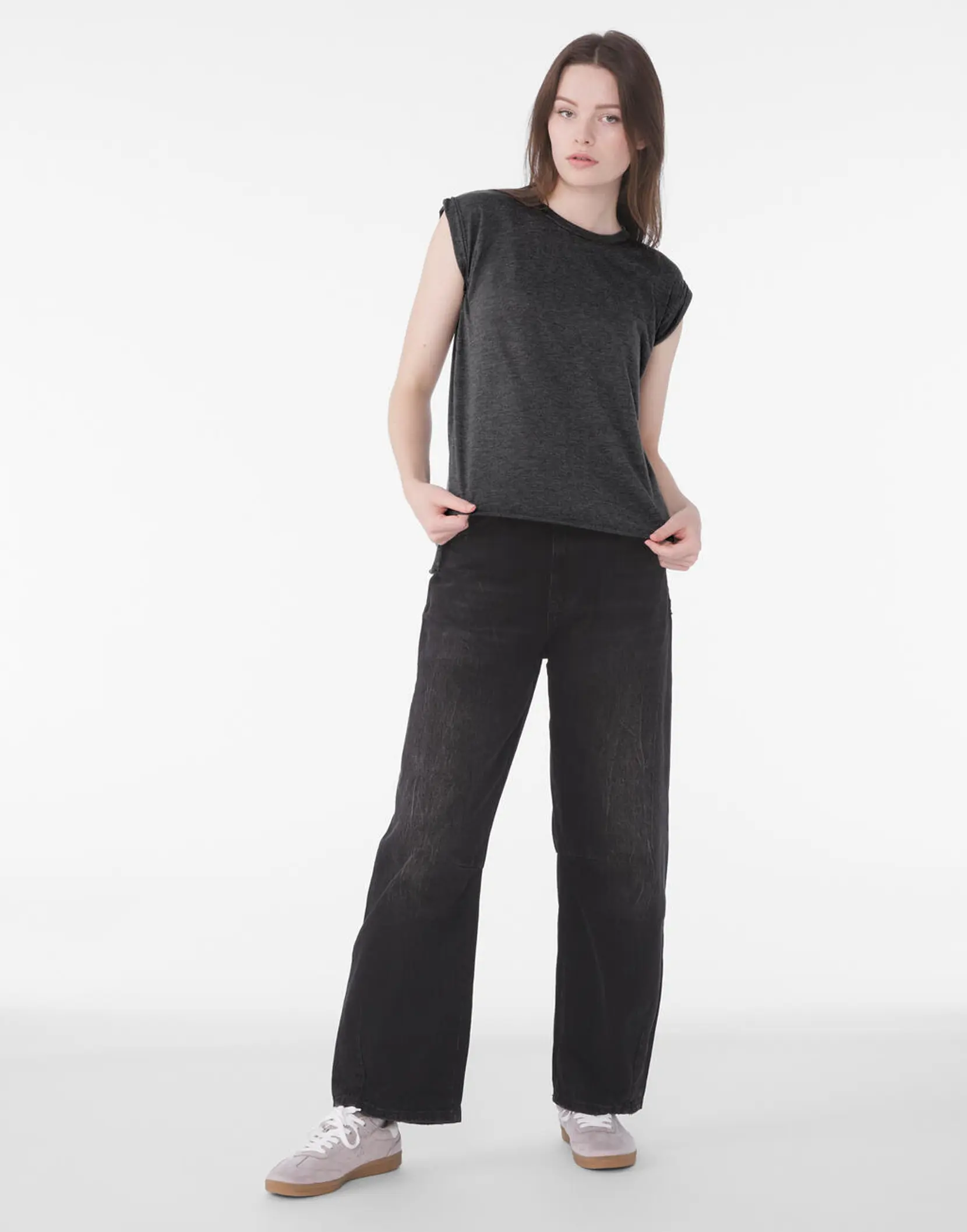 Bild på Women's Flowy Muscle Tee Rolled Cuff