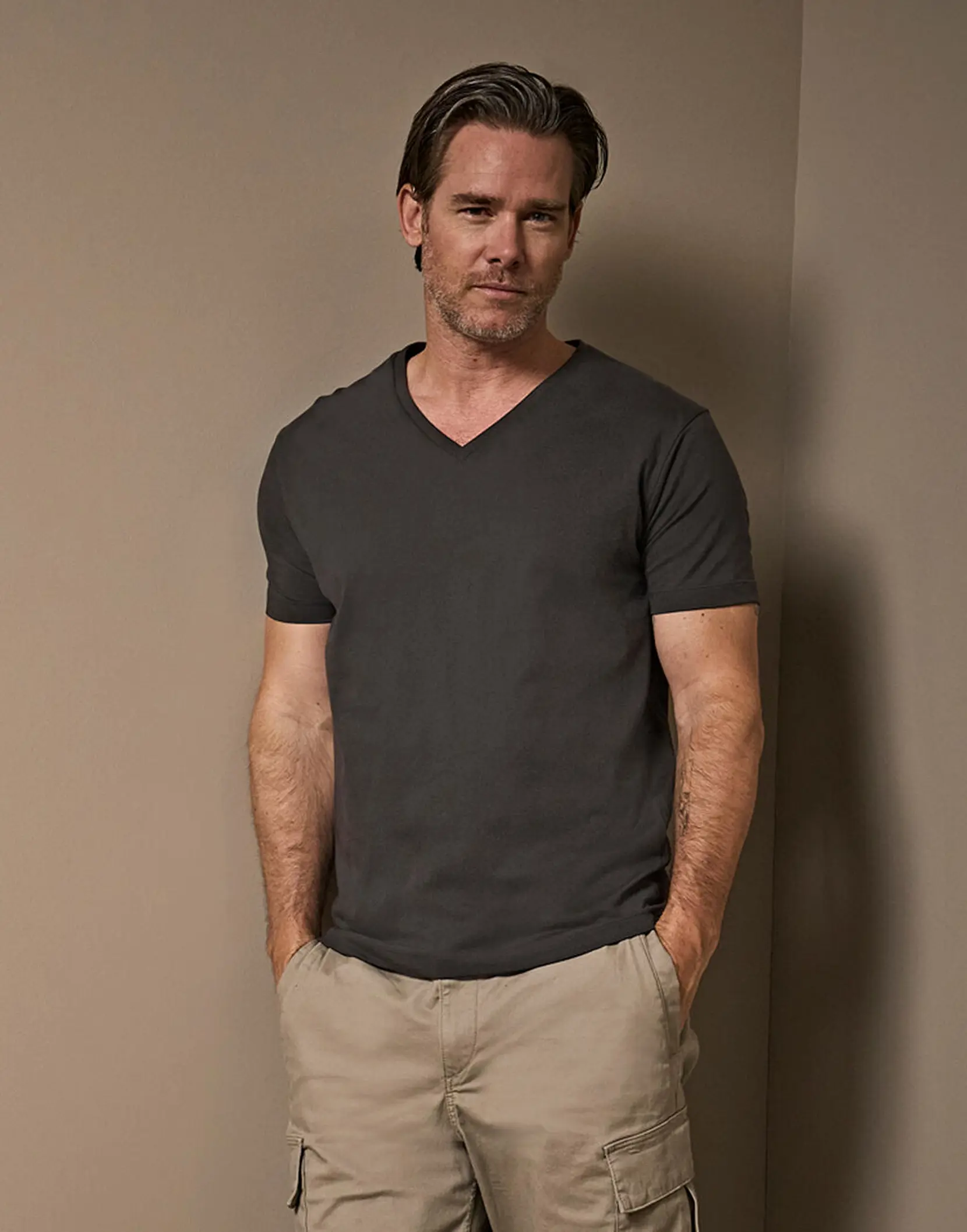 Bild på Men's Fashion V-Neck Sof Tee