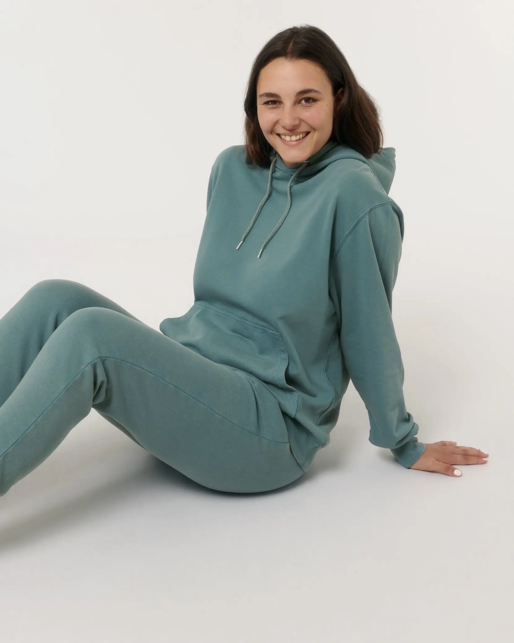 Bild på Archer Vintage The unisex medium fit garment dyed hoodie sweatshirt