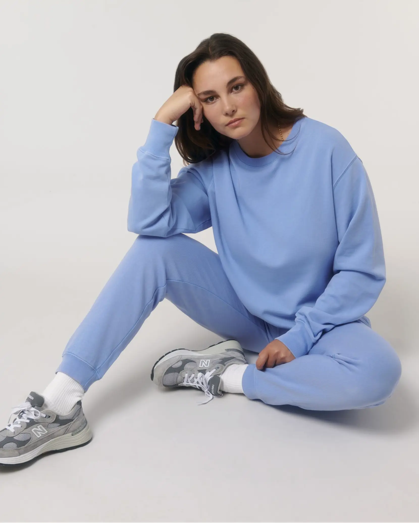 Bild på Matcher Vintage The unisex medium fit garment dyed crewneck sweatshirt