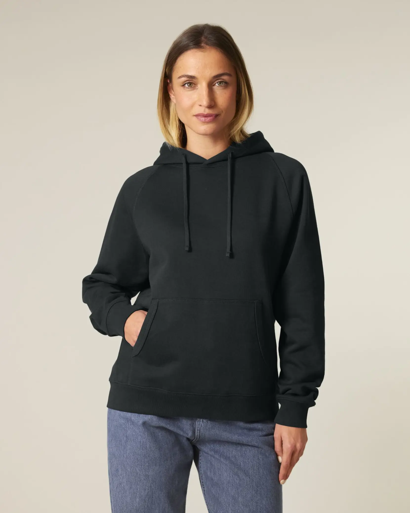 Bild på Striker The unisex relaxed raglan hoodie sweatshirt