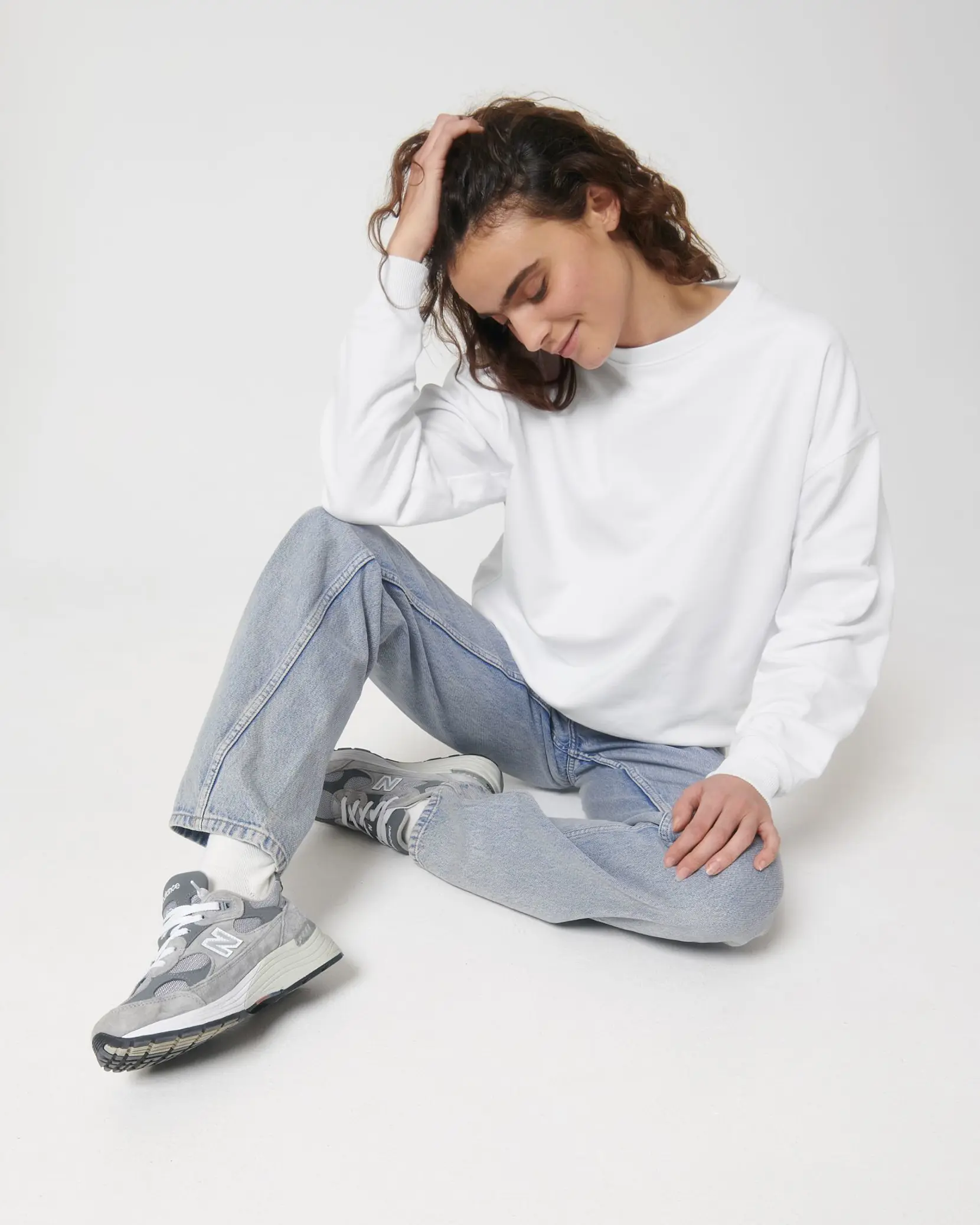 Bild på Ledger Dry The unisex boxy dry hand feel crew neck sweatshirt