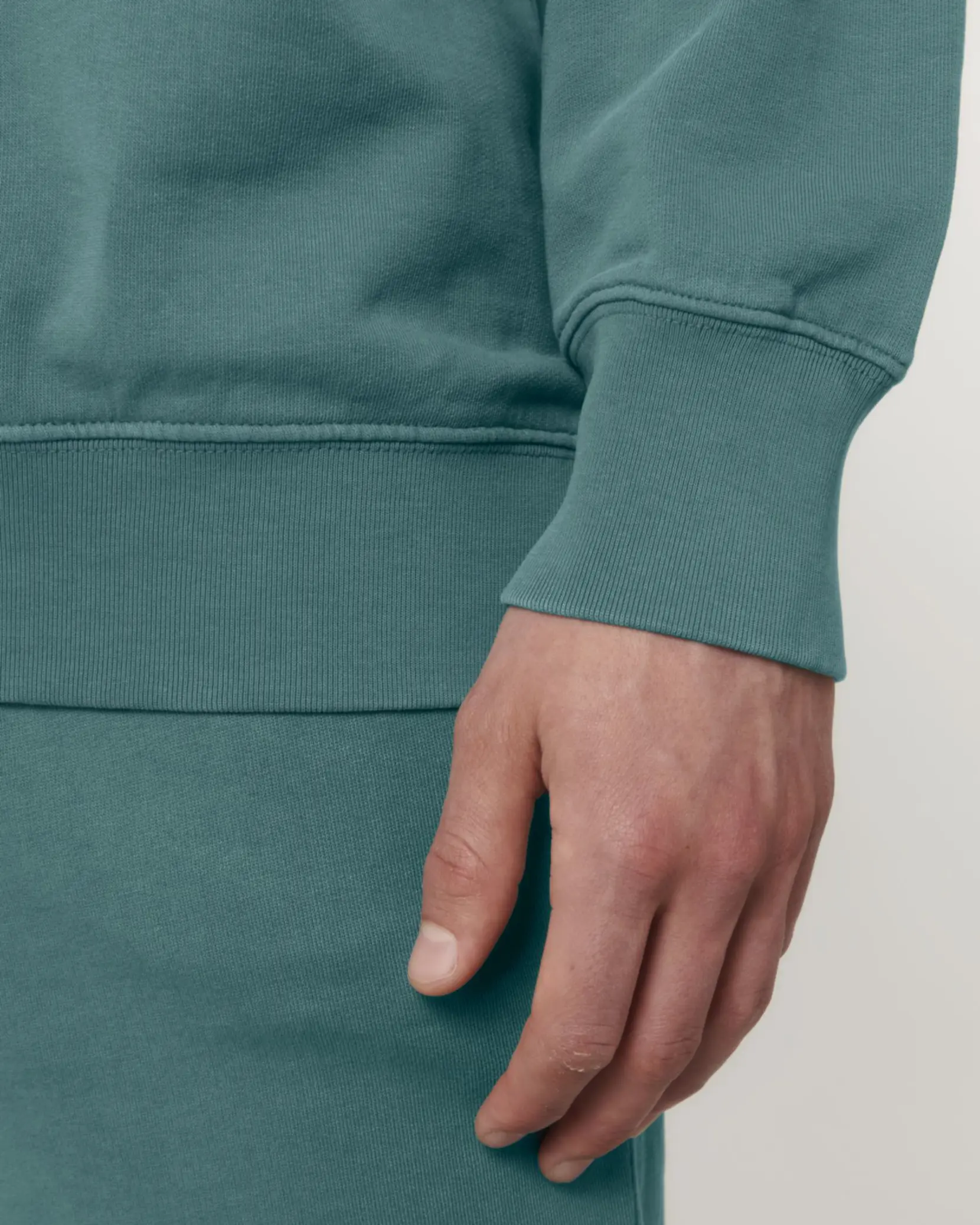 Bild på Matcher Vintage The unisex medium fit garment dyed crewneck sweatshirt