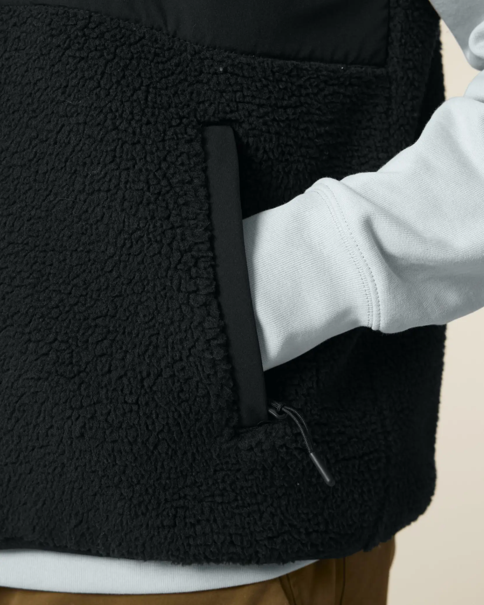 Bild på Liner The unisex sleeveless sherpa jacket