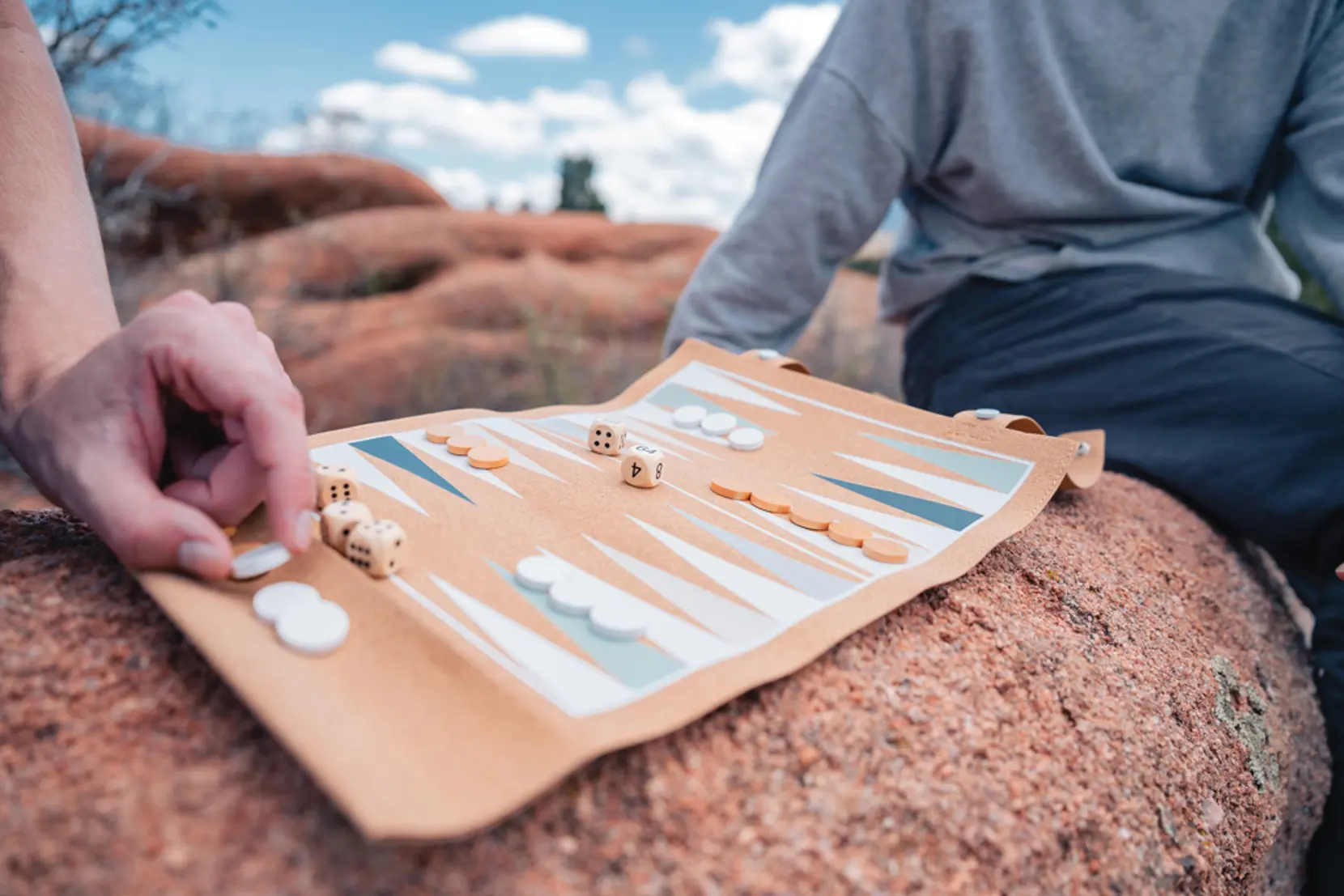 Bild på Britton kork hopvikbart backgammon och dam-spel
