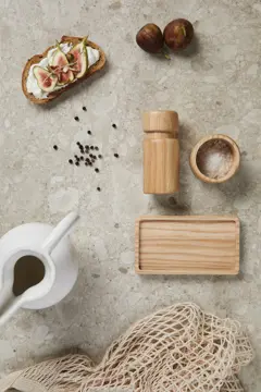 Bild på VINGA Retro FSC® askträ salt & peppar set