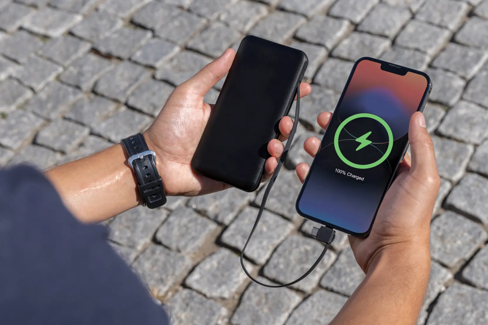 Bild på Lockhart 10.000mAh powerbank, integrerade kablar, RCS plast