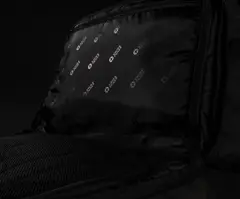 Bild på Swiss Peak RFID duffel med resväskeöppning