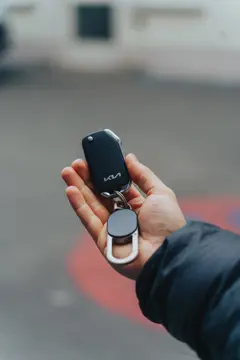 Bild på Keyfinder-nyckelring , kan spåras världen runt och med USB C