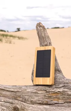 Bild på Sunwick 10.000mAh solcellspowerbank i bambu