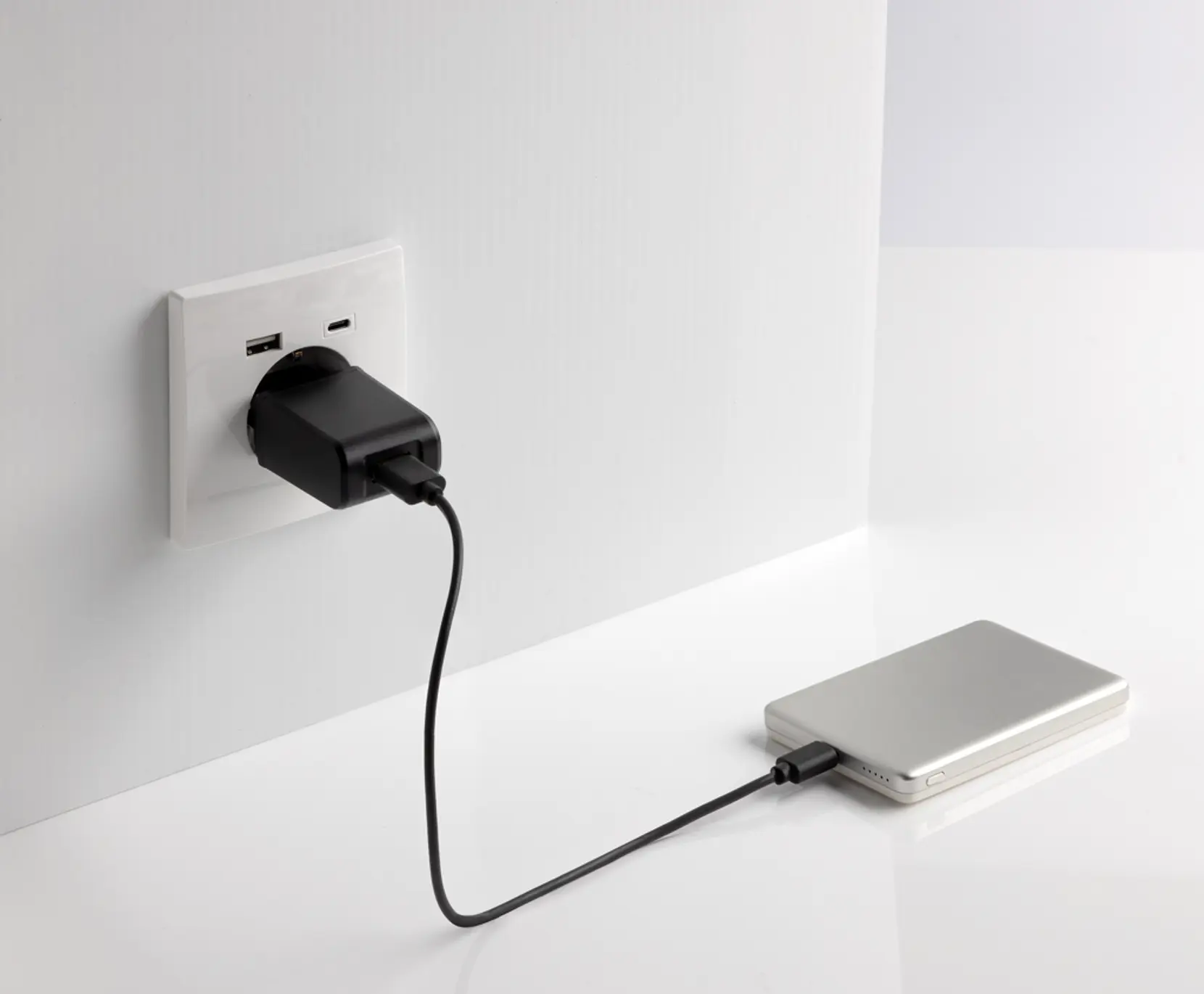 Bild på Orion RCS återvunnen aluminium 5000 mah 5W magnetisk powerba