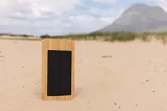 Bild på Sunwick 10.000mAh solcellspowerbank i bambu