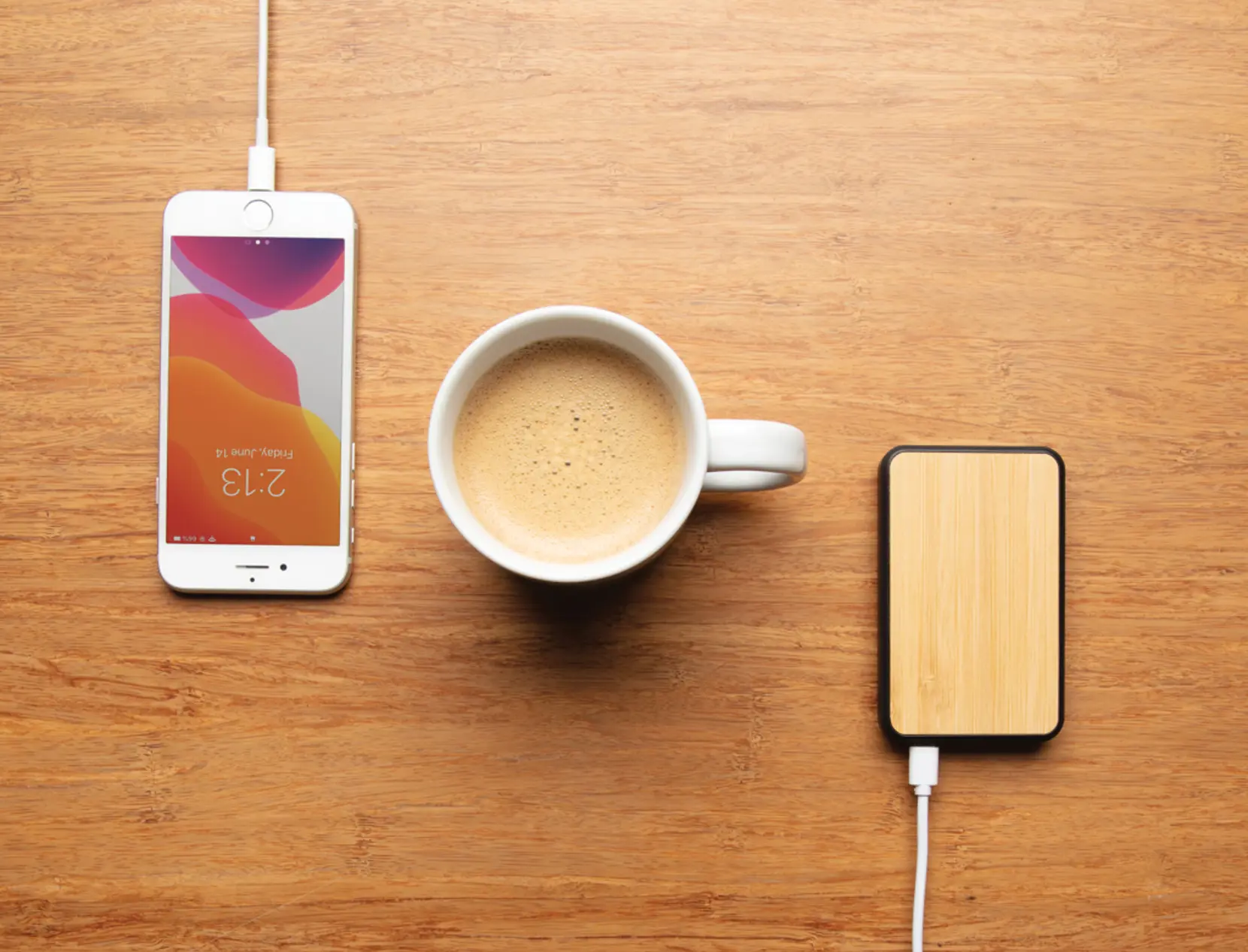 Bild på 5.000 mAh powerbank i RCS återvunnen plast