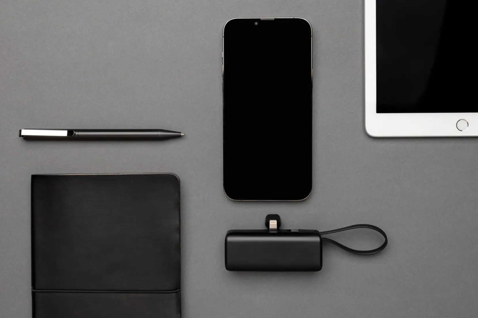 Bild på Powerlink RCS rplast 3000 mAh powerbank iOS-kontakt
