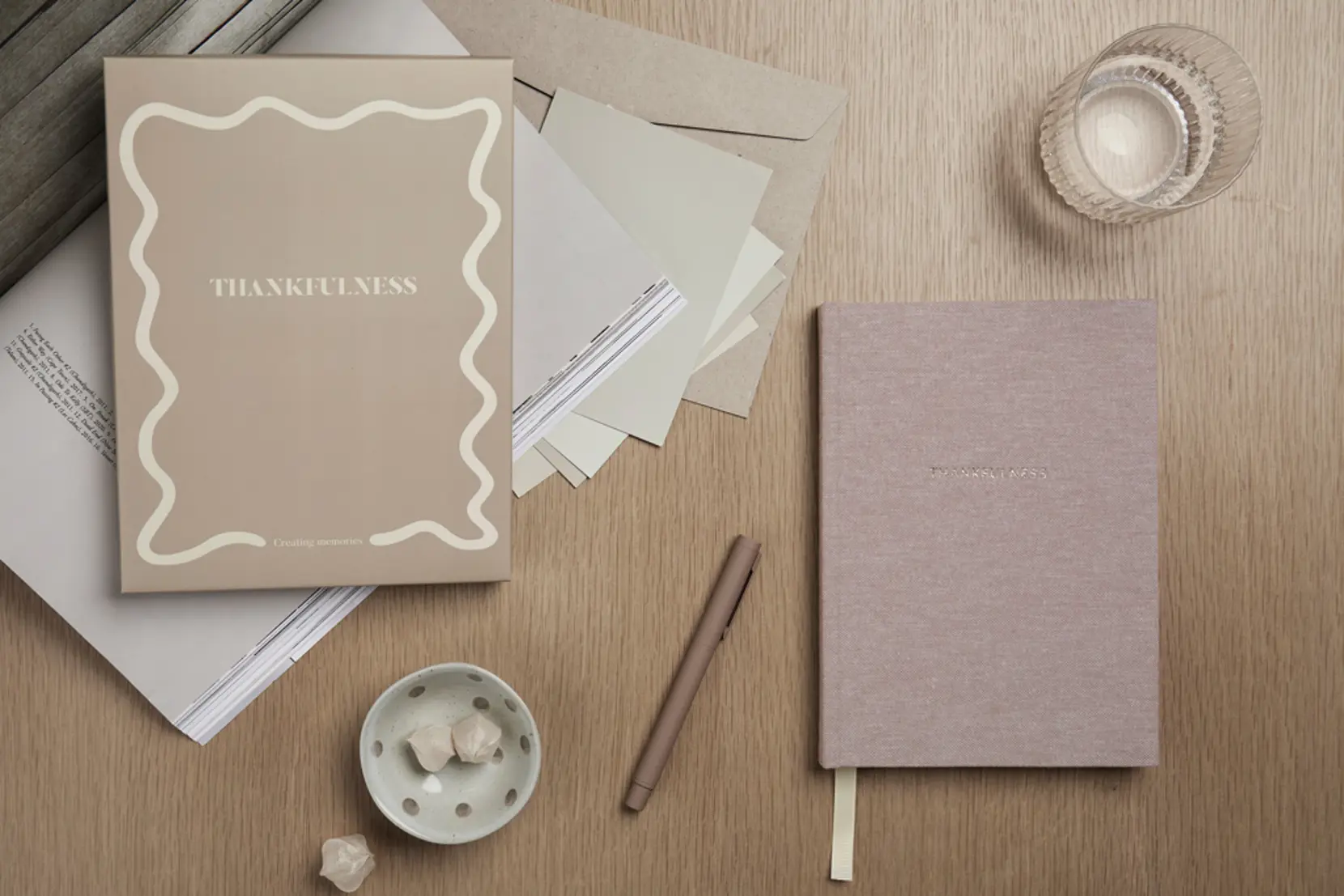 Bild på VINGA Thankfulness GRS certifierat papper journal