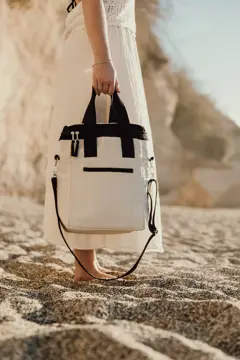 Bild på VINGA Volonne AWARE™ återvunnen canvas kyl totebag