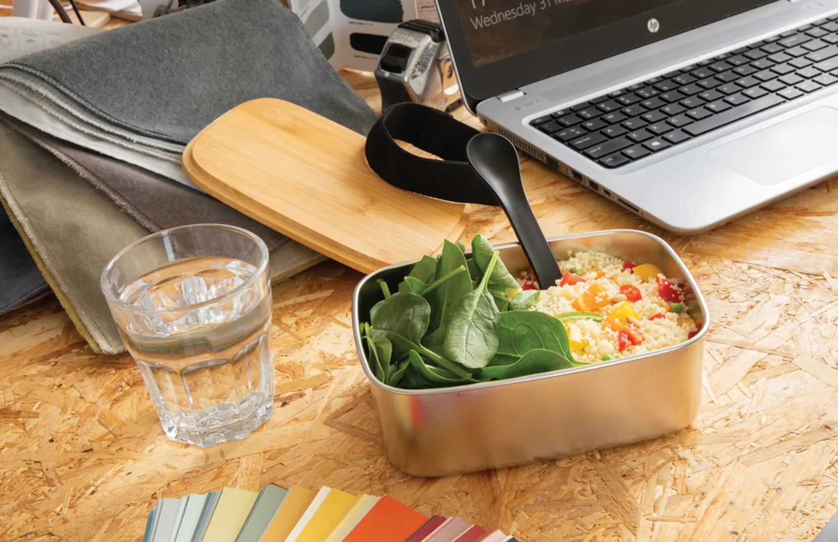 Bild på Stainless steel lunchlåda med bambulock och spork
