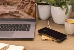 Bild på 10W trådlös laddare i bambu med USB portar
