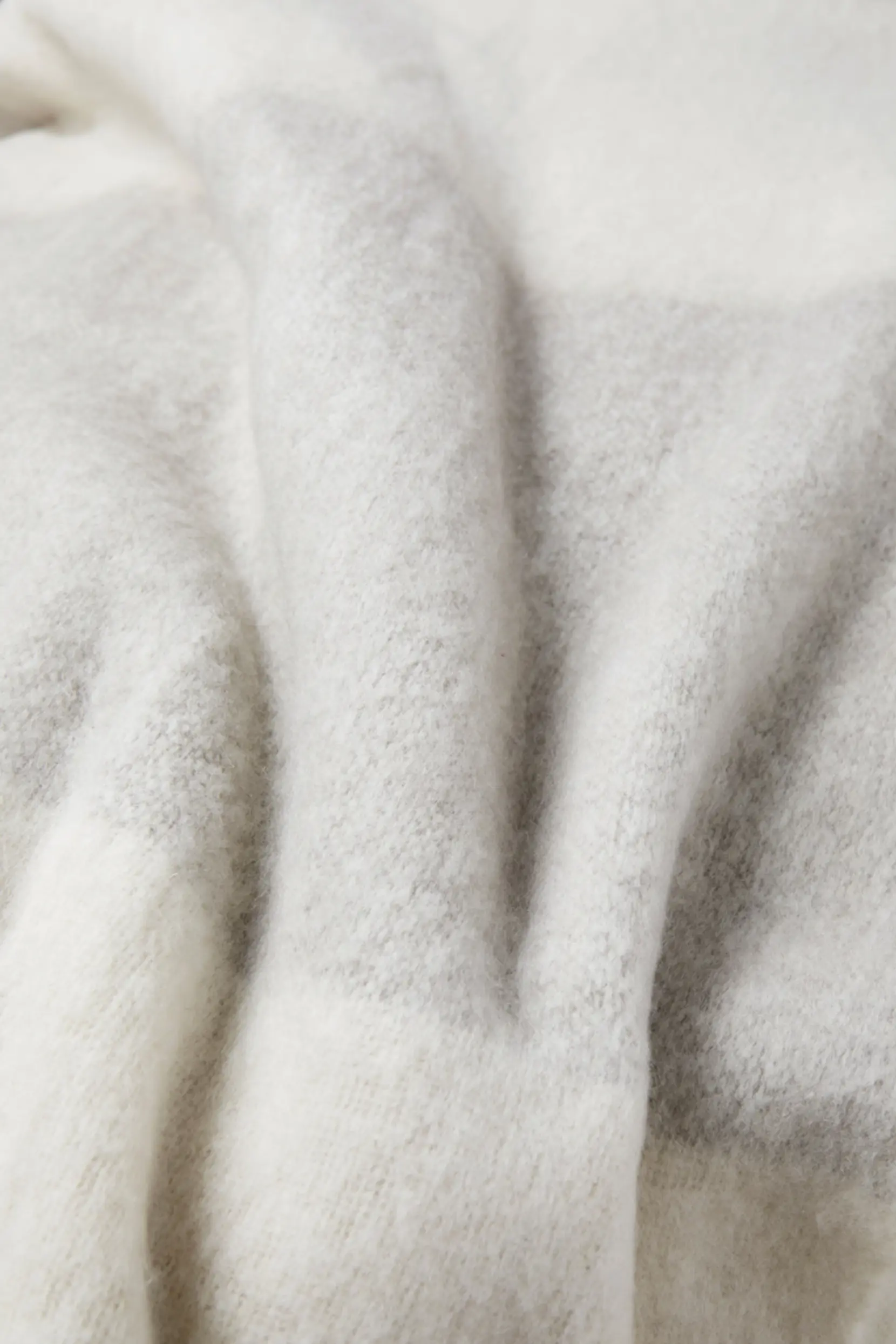 Bild på Vinga Saletto wool blend pläd