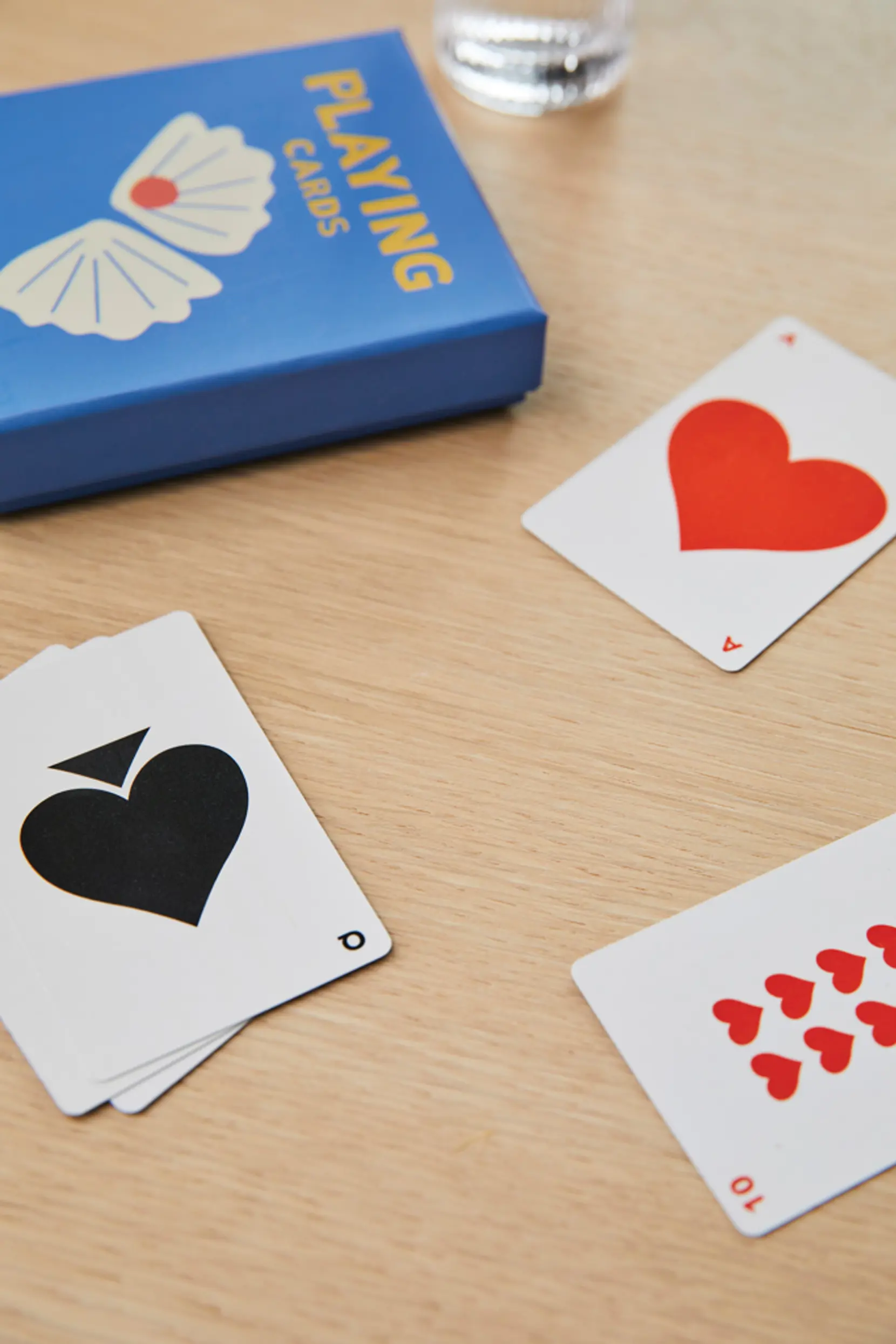 Bild på VINGA Playing cards coffee table edt.