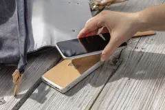 Bild på Kork och vete 8.000 mAh powerbank med 5W trådlös laddning